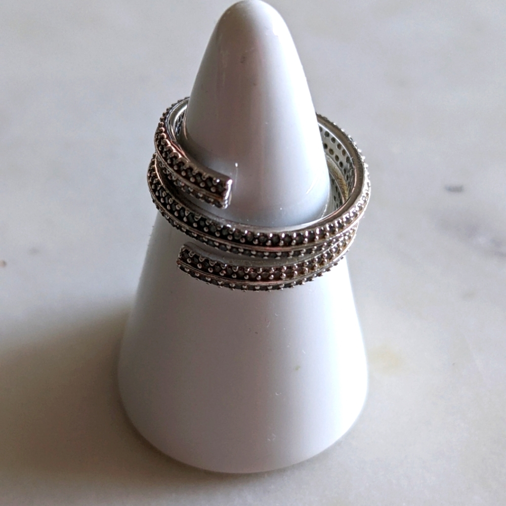 Henri Bendel Ring
